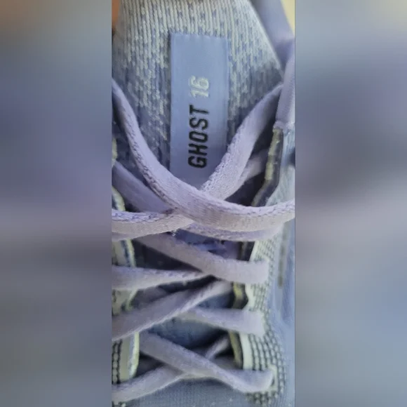 Brooks Ghost 16 Size 9 1/2 - Picture 12 of 12